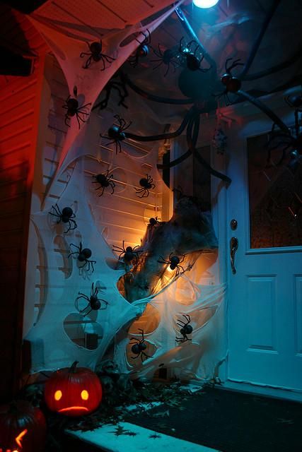 cool-halloween-front-door-decor-ideas-12
