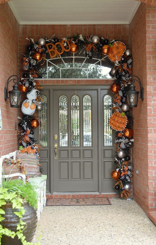 cool-halloween-front-door-decor-ideas-13