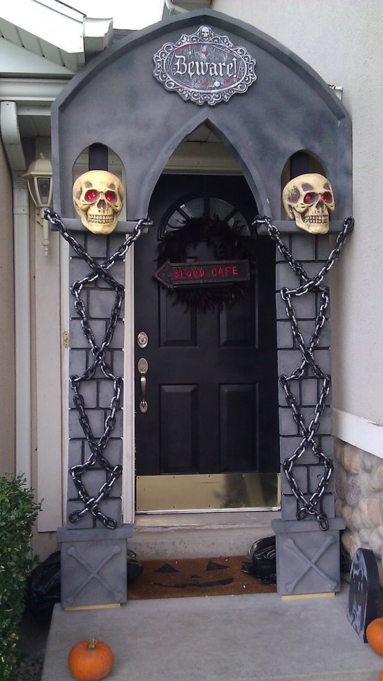 cool-halloween-front-door-decor-ideas-21-554x985