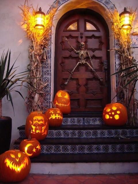 cool-halloween-front-door-decor-ideas-27