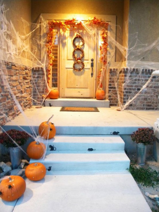 cool-halloween-front-door-decor-ideas-31-554x738