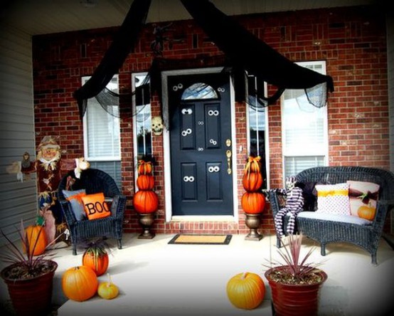 cool-halloween-front-door-decor-ideas-40-554x444
