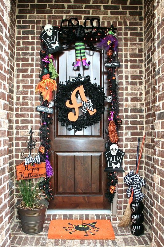 cool-halloween-front-door-decor-ideas-6