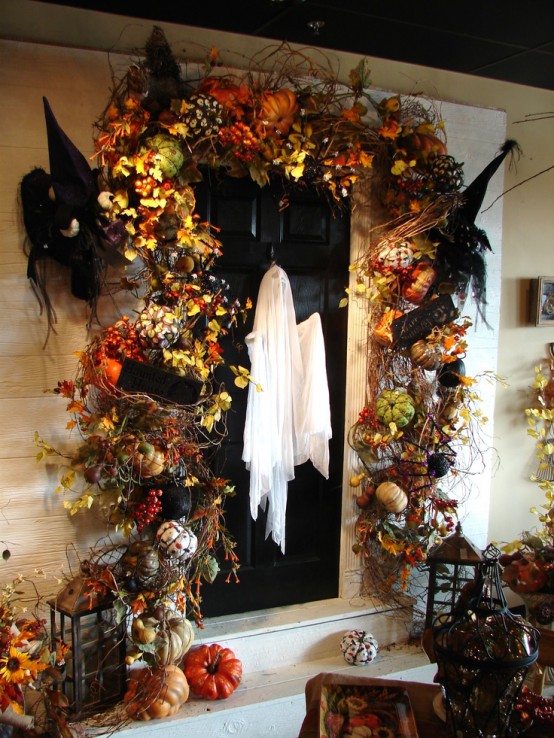 cool-halloween-front-door-decor-ideas-7-554x738