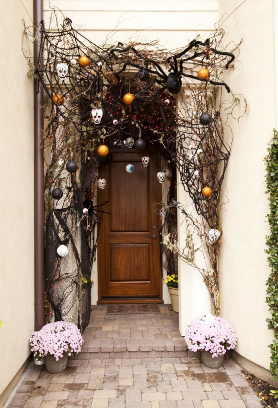 cool-halloween-front-door-decor-ideas-9-554x811