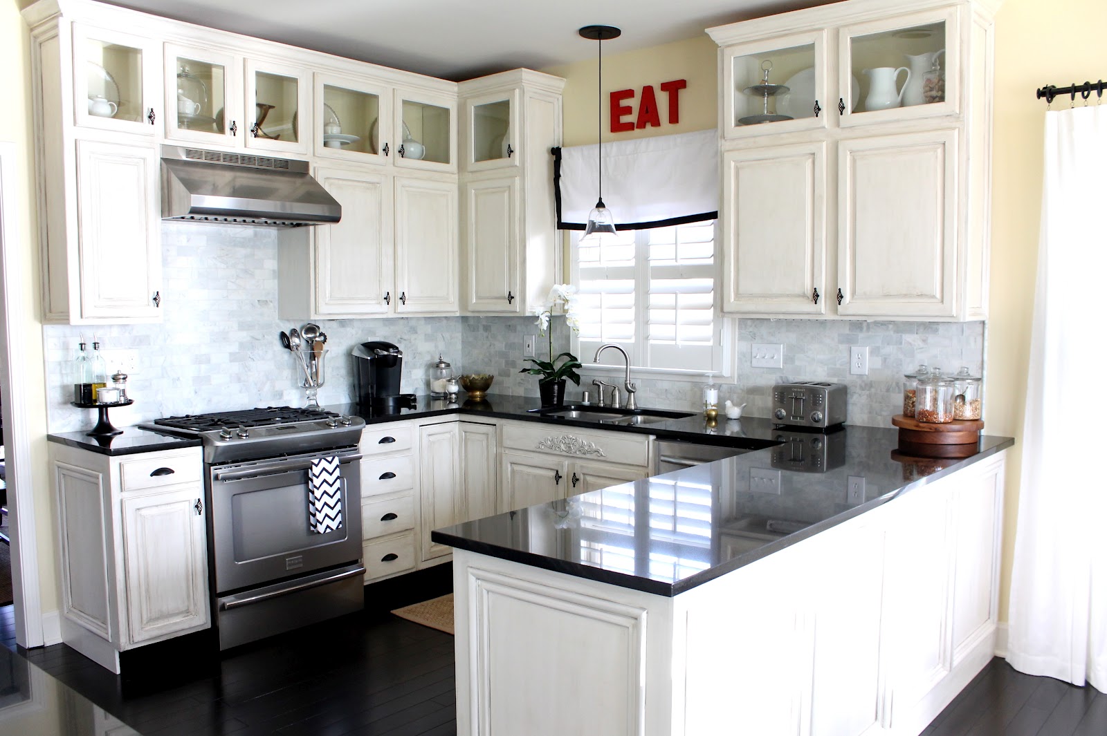 gorgeous-black-and-white-kitchen-decor-ideas-interior-design-ideas-in-white-kitchen-design-ideas