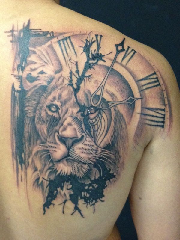 lion-clock-tattoo