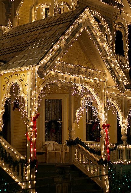 20 Outdoor Décor Ideas With Christmas Lights 15