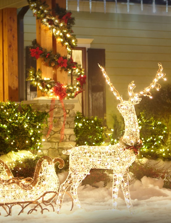 20 Outdoor Décor Ideas With Christmas Lights 8