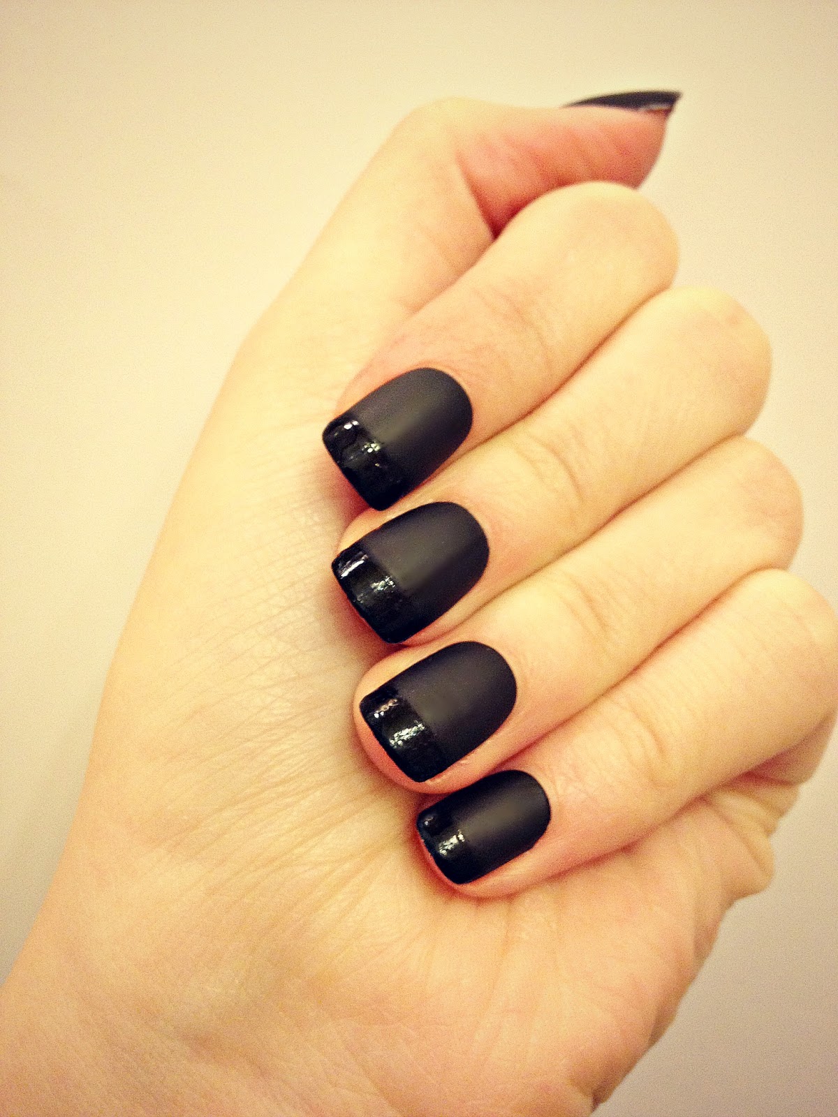 Black-Nail-Polish-Designs_01