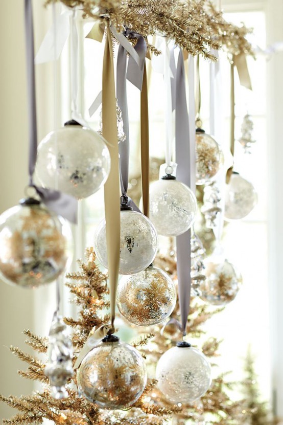 Gold And White Christmas Décor Ideas 11