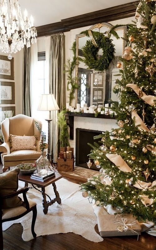 Gold And White Christmas Décor Ideas 15