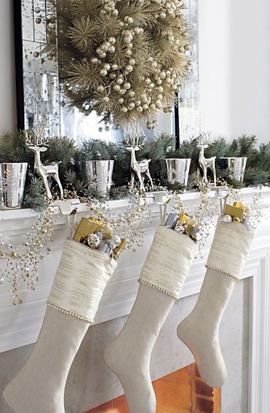 Gold And White Christmas Décor Ideas 16