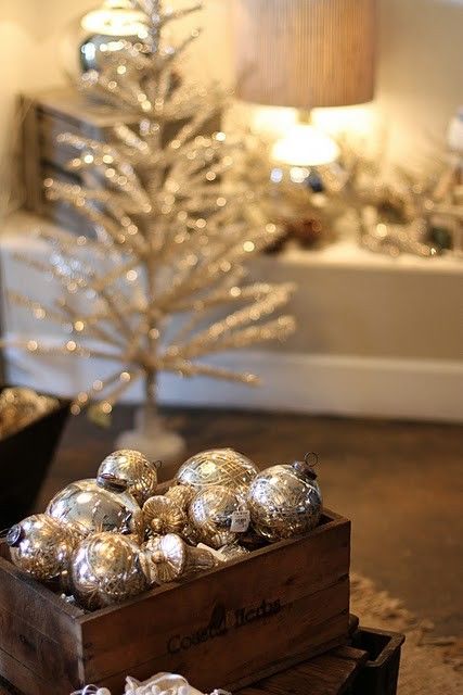 Gold And White Christmas Décor Ideas 18