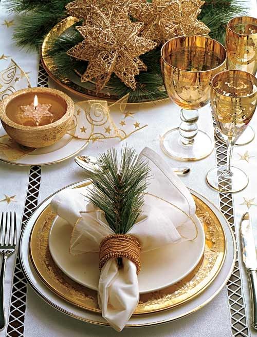 Gold And White Christmas Décor Ideas 19