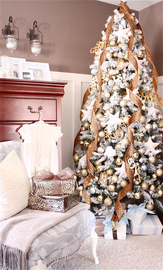 Gold And White Christmas Décor Ideas 21