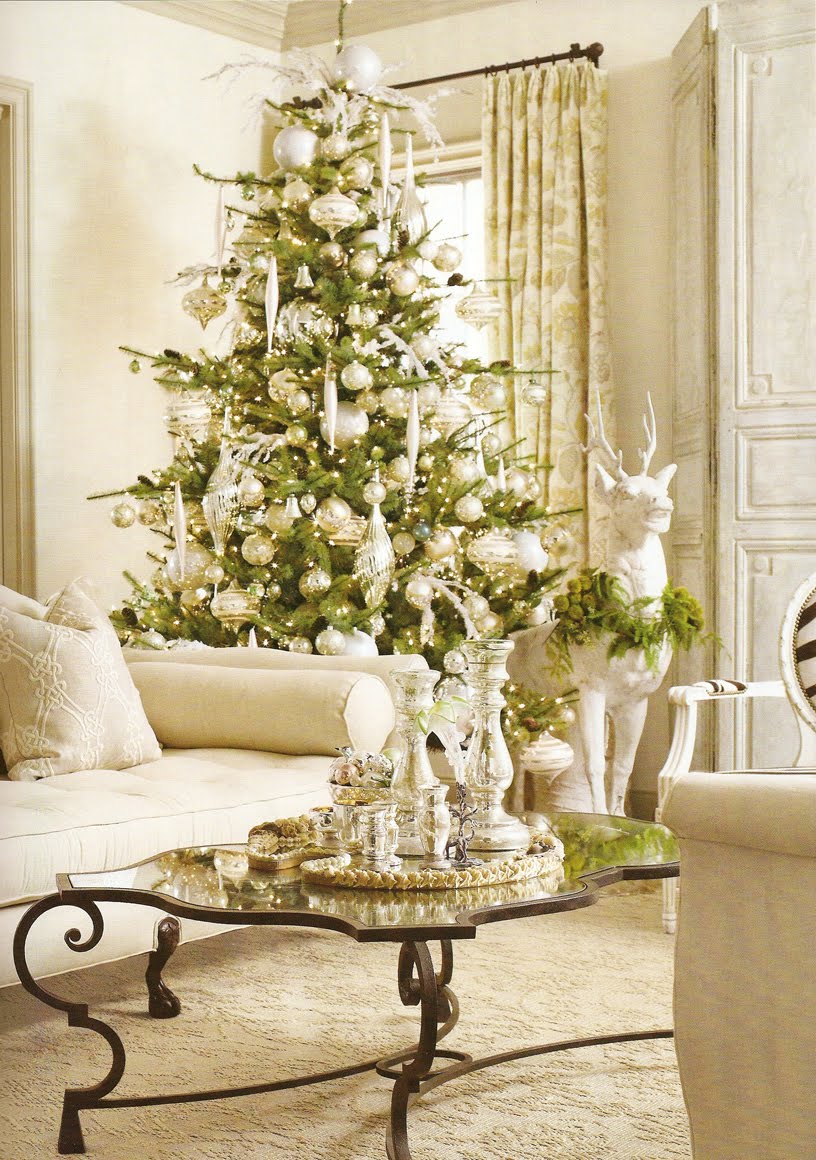 Gold And White Christmas Décor Ideas 31