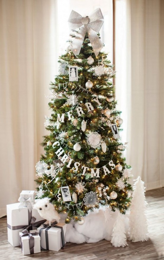 Gold And White Christmas Décor Ideas 5
