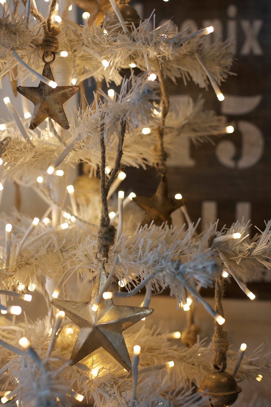 35 Beautiful Gold And White Christmas Décor Ideas