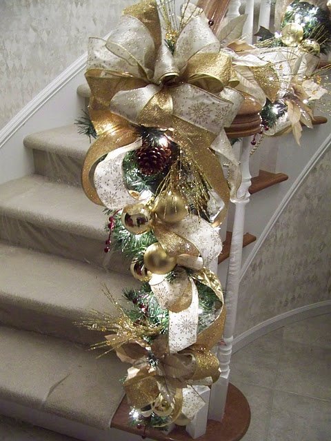 35 Beautiful Gold And White Christmas Décor Ideas