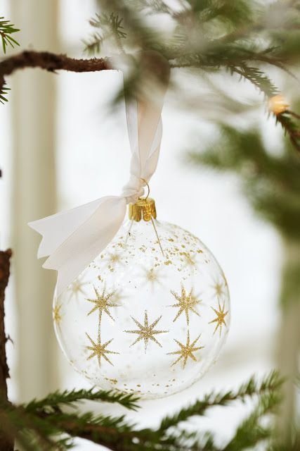 35 Beautiful Gold And White Christmas Décor Ideas