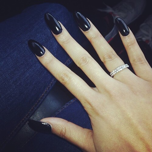 Perfect-Black-Stiletto-Nails