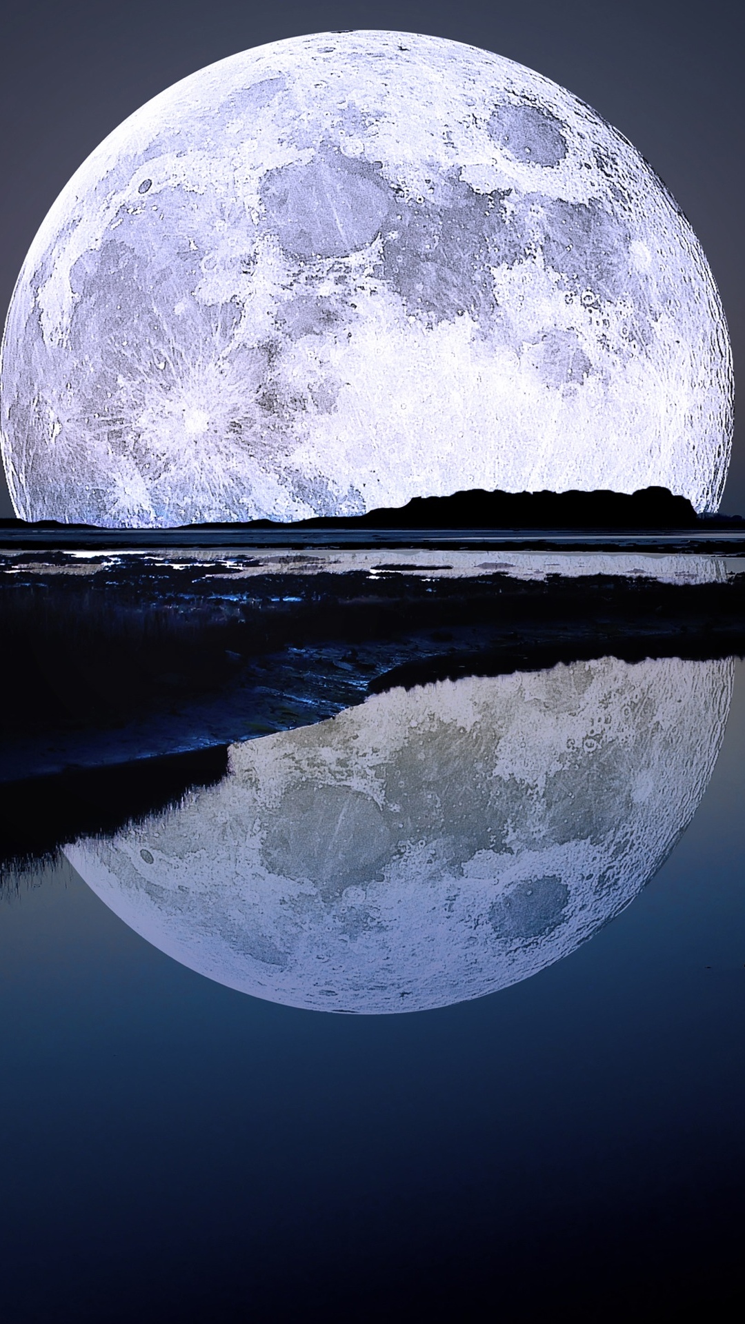 Super Moon Water Reflection iPhone 6 Plus HD Wallpaper