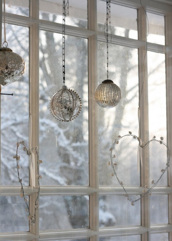 Window Decor Ideas for Christmas 27