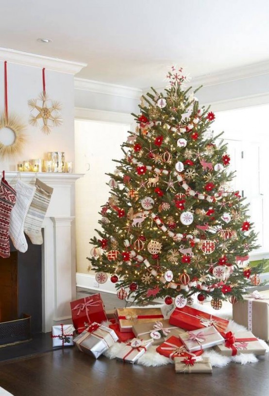 beautiful-red-and-gold-christmas-decorations 13