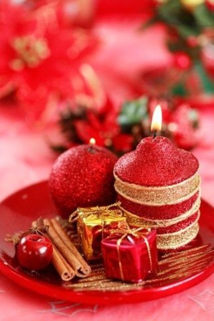 beautiful-red-and-gold-christmas-decorations 17