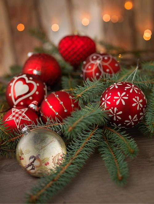 beautiful-red-and-gold-christmas-decorations 19