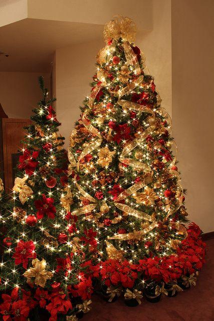 beautiful-red-and-gold-christmas-decorations 2