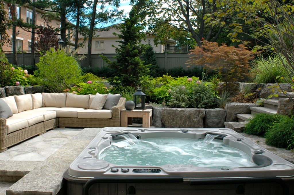 hot-tub-ideas-surrounded-by-cozy-seating-for-backyard-deck-design