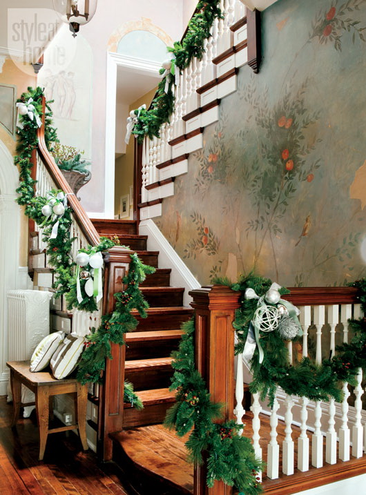 christmas-stairs-decoration-ideas 1