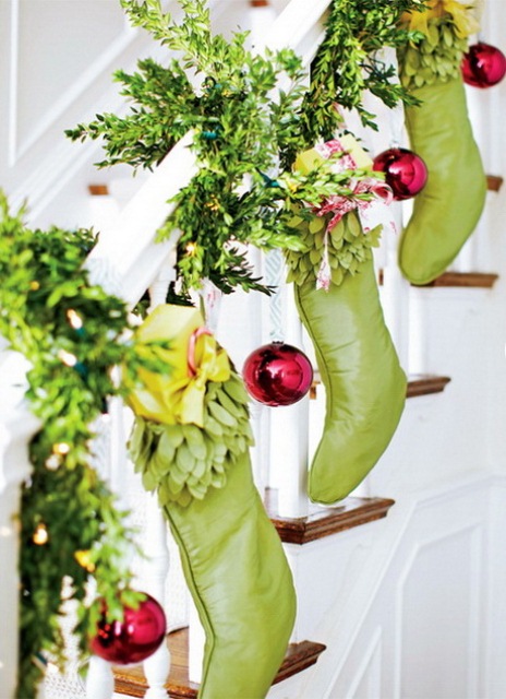 christmas-stairs-decoration-ideas 3