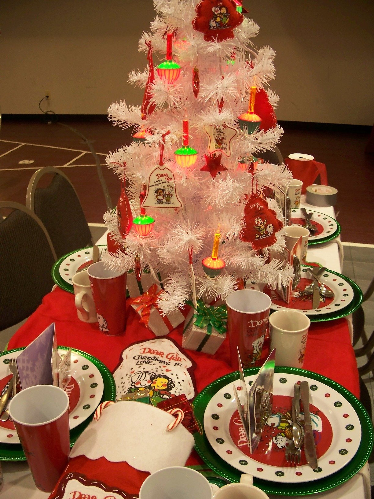 30 Beautiful Christmas Centerpiece Ideas You Must Try