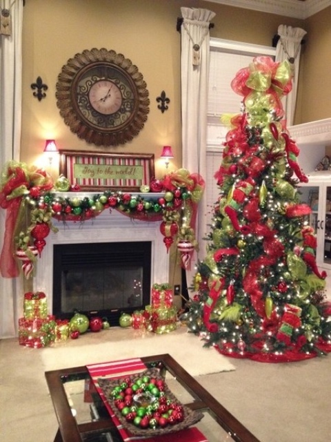 Red And Green Christmas Decoration Ideas 11