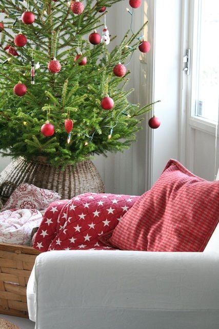 Red And Green Christmas Decoration Ideas 2