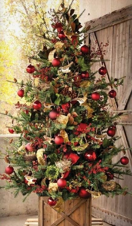 25 Traditional Red And Green Christmas Decor Ideas