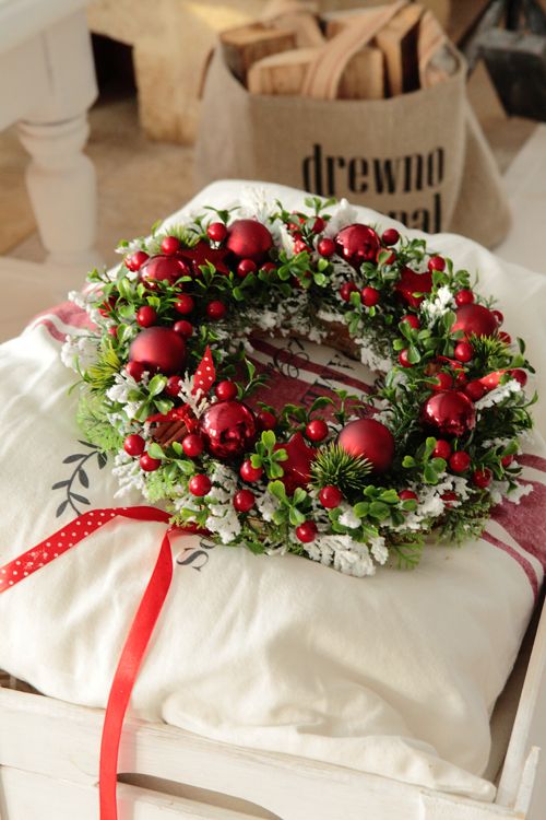 Red And Green Christmas Decoration Ideas 24