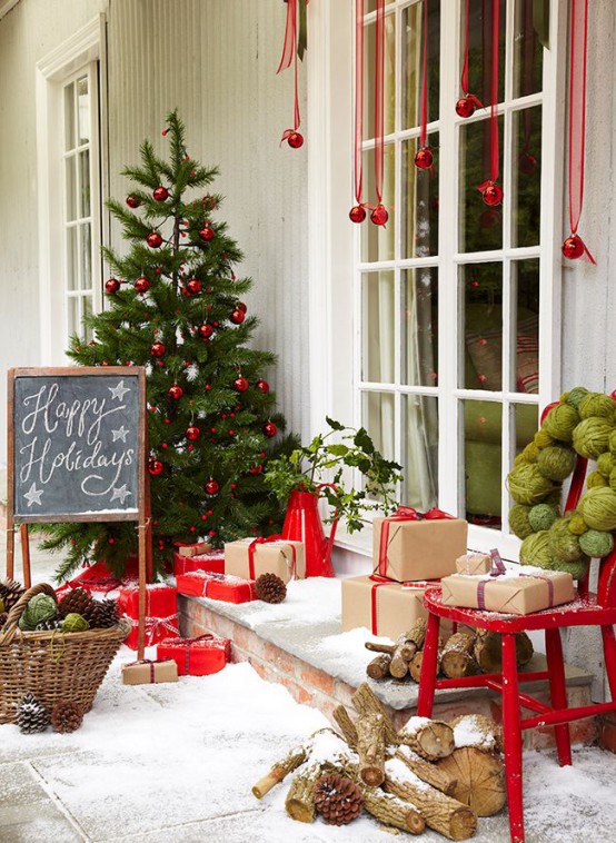 Red And Green Christmas Decoration Ideas 4