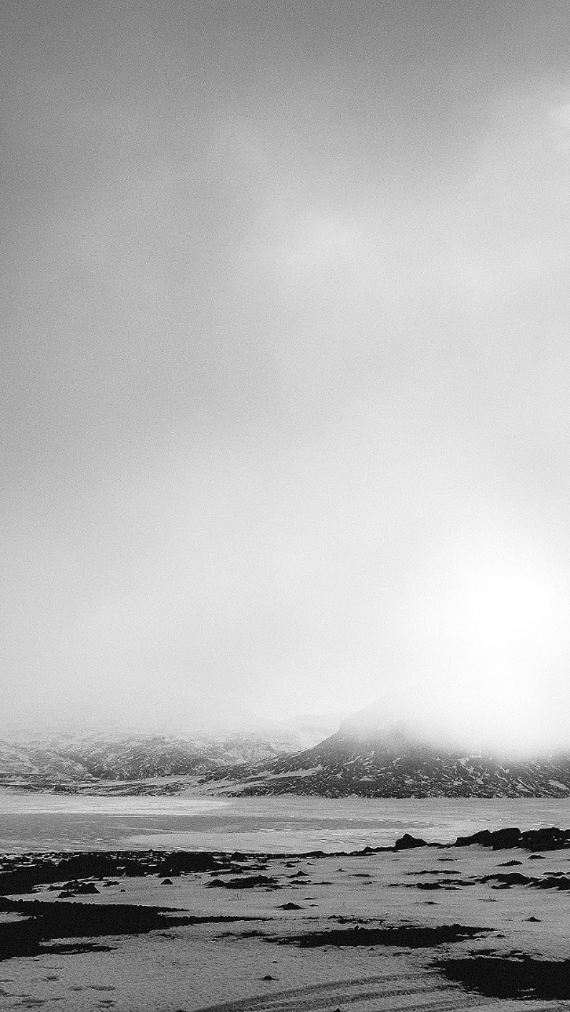 Northern Lake Snow Fog Mist iPhone 5 Wallpaper
