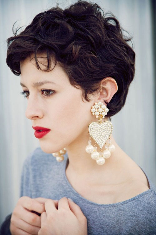 Short-pixie-haircuts-for-curly-hair