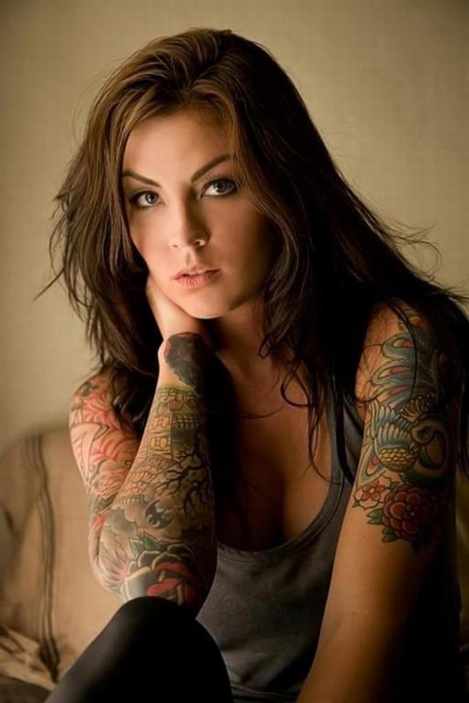 Womens-Quarter-Sleeve-Tattoo