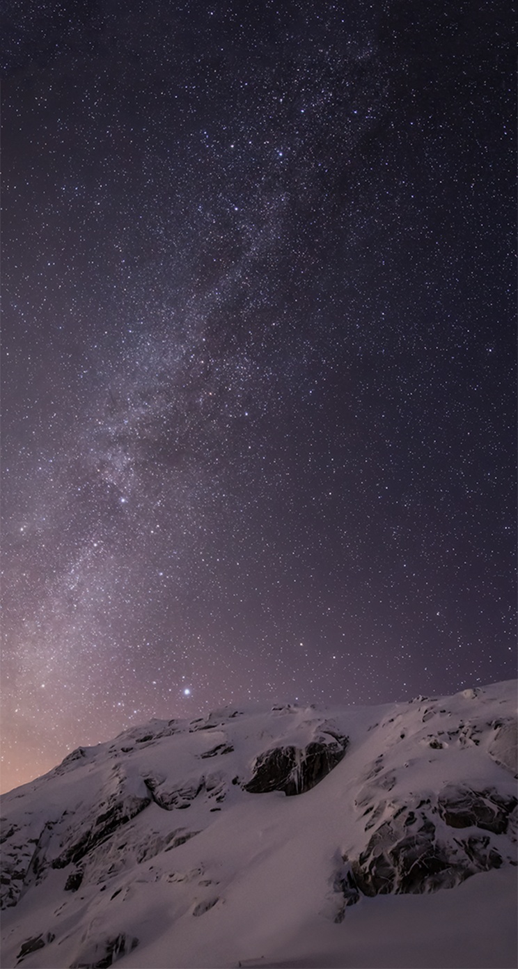 iOS 8 Milky Way Over Mountain Parallax Default iPhone 5 Wallpaper