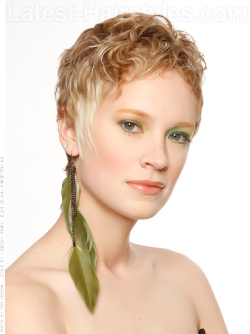 tousled-elegance-highlighted-pixie-with-waves